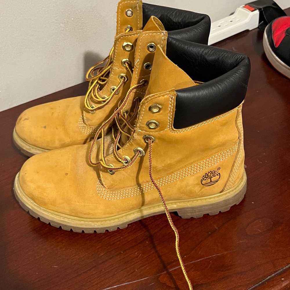 Timberland Women’s Size 8 6” Premium Nubuck Boots